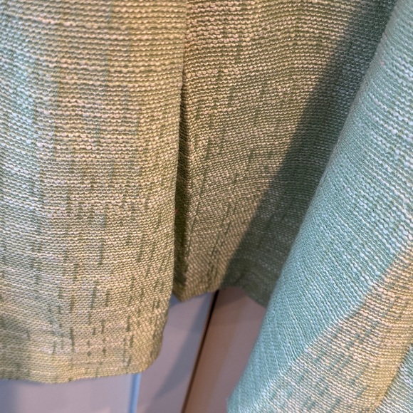 Sunday in Brooklyn Light Green cropped linen top - Picture 4 of 4